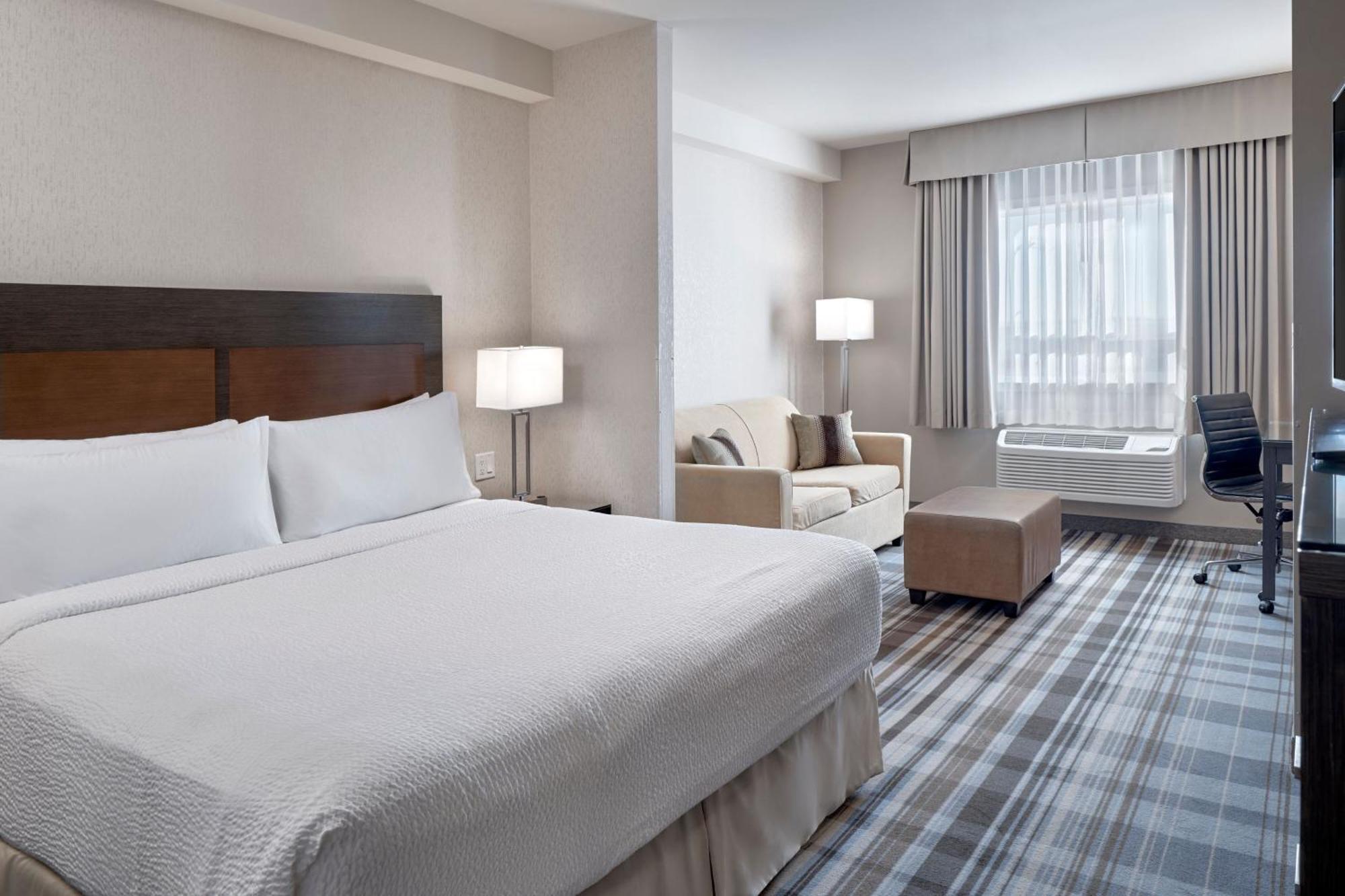 Fairfield & By Marriott